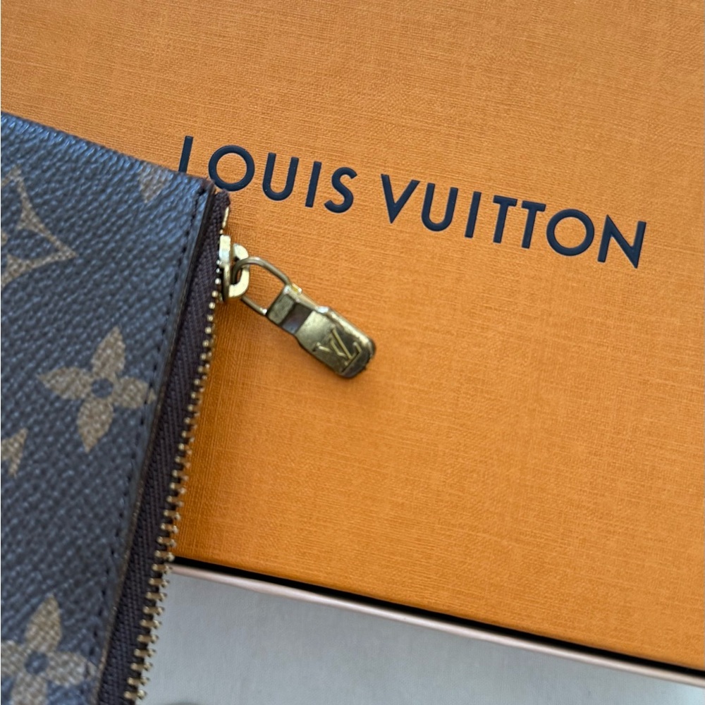 Authentic LV key pouch - Picture 3 of 4